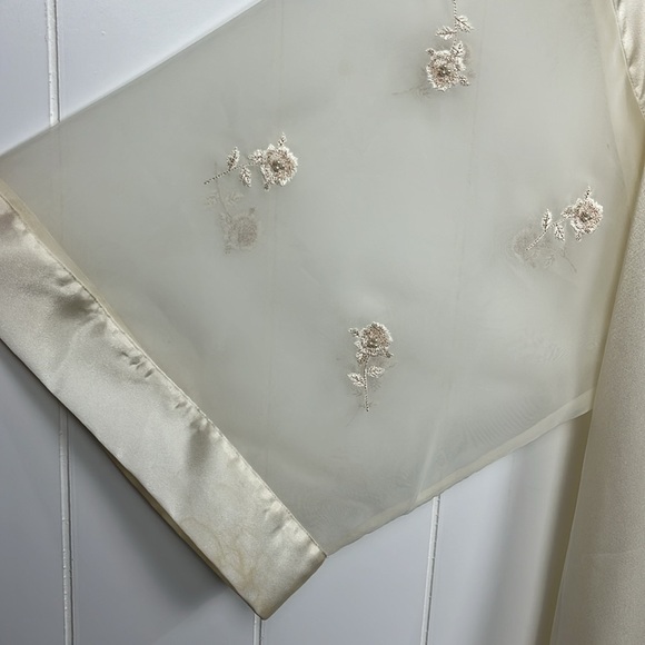 Valerie Stevens Womens Robe XL Cream Wide Sleeves Embroidery Pockets Belt Poly - Picture 3 of 12